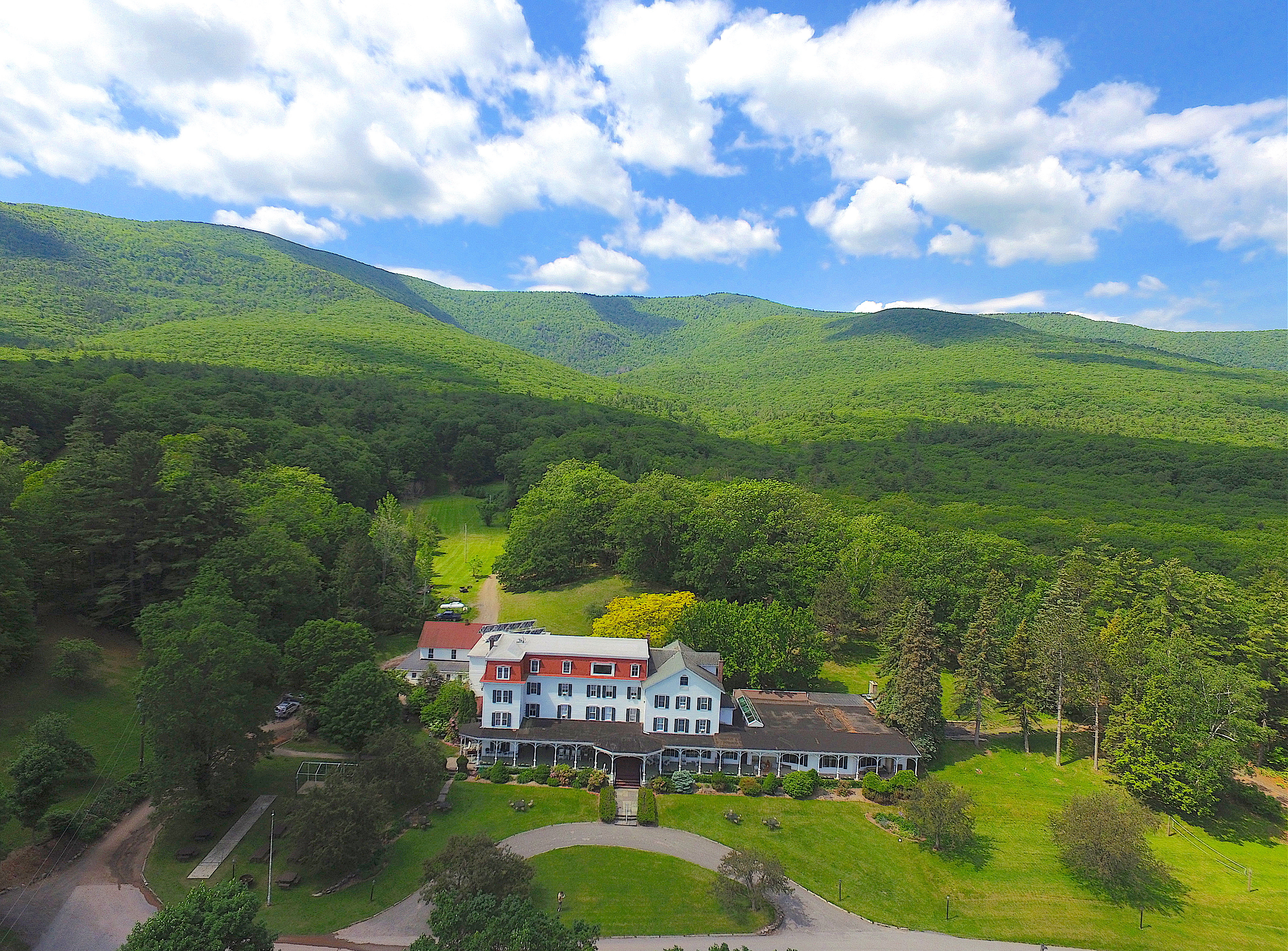 Catskills NY spring getaway - Winter Clove Inn