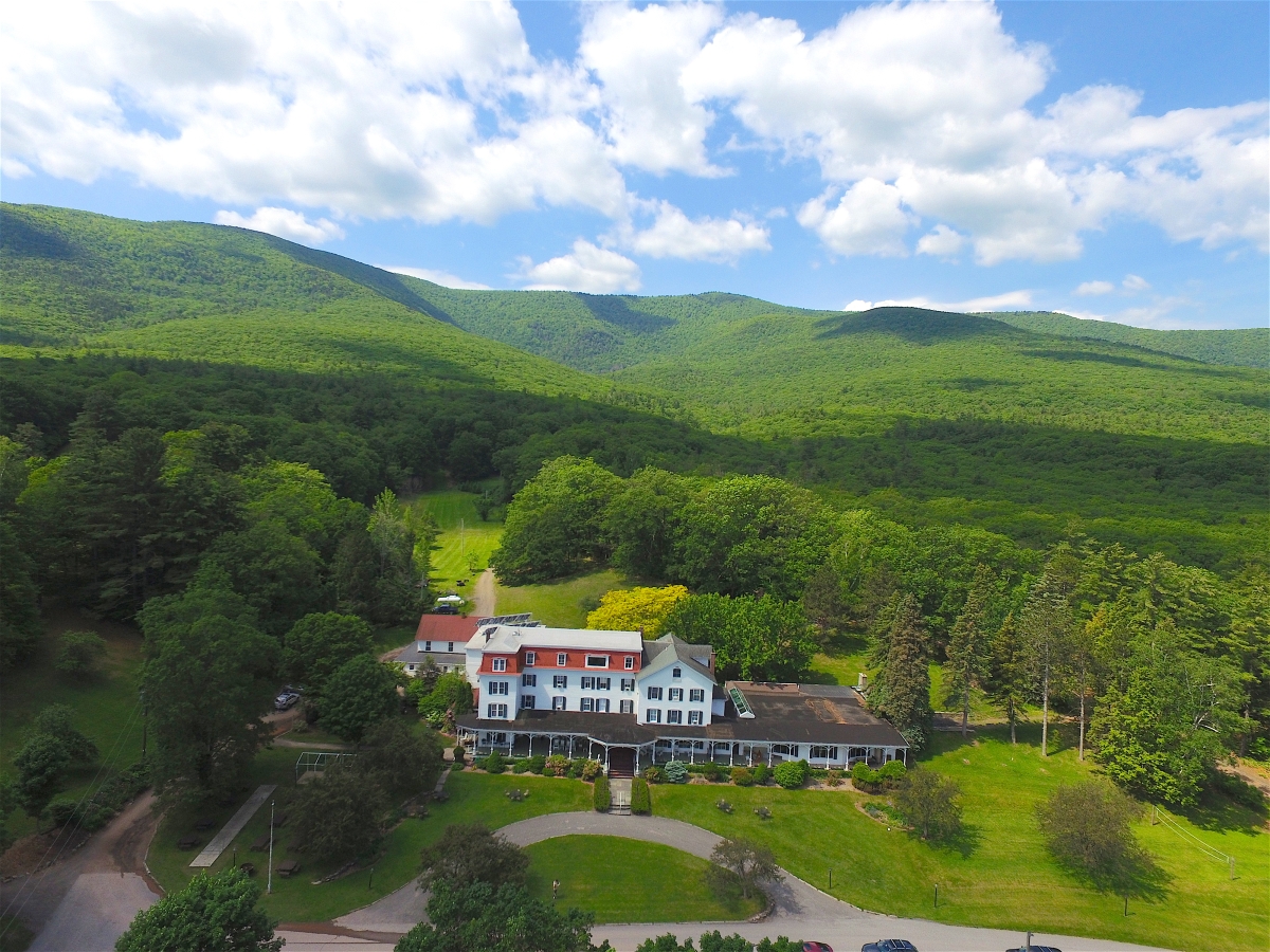 At 6 Catskills Resorts: Retro Design, Modern Comfort and Games, Lots of  Games - The New York Times
